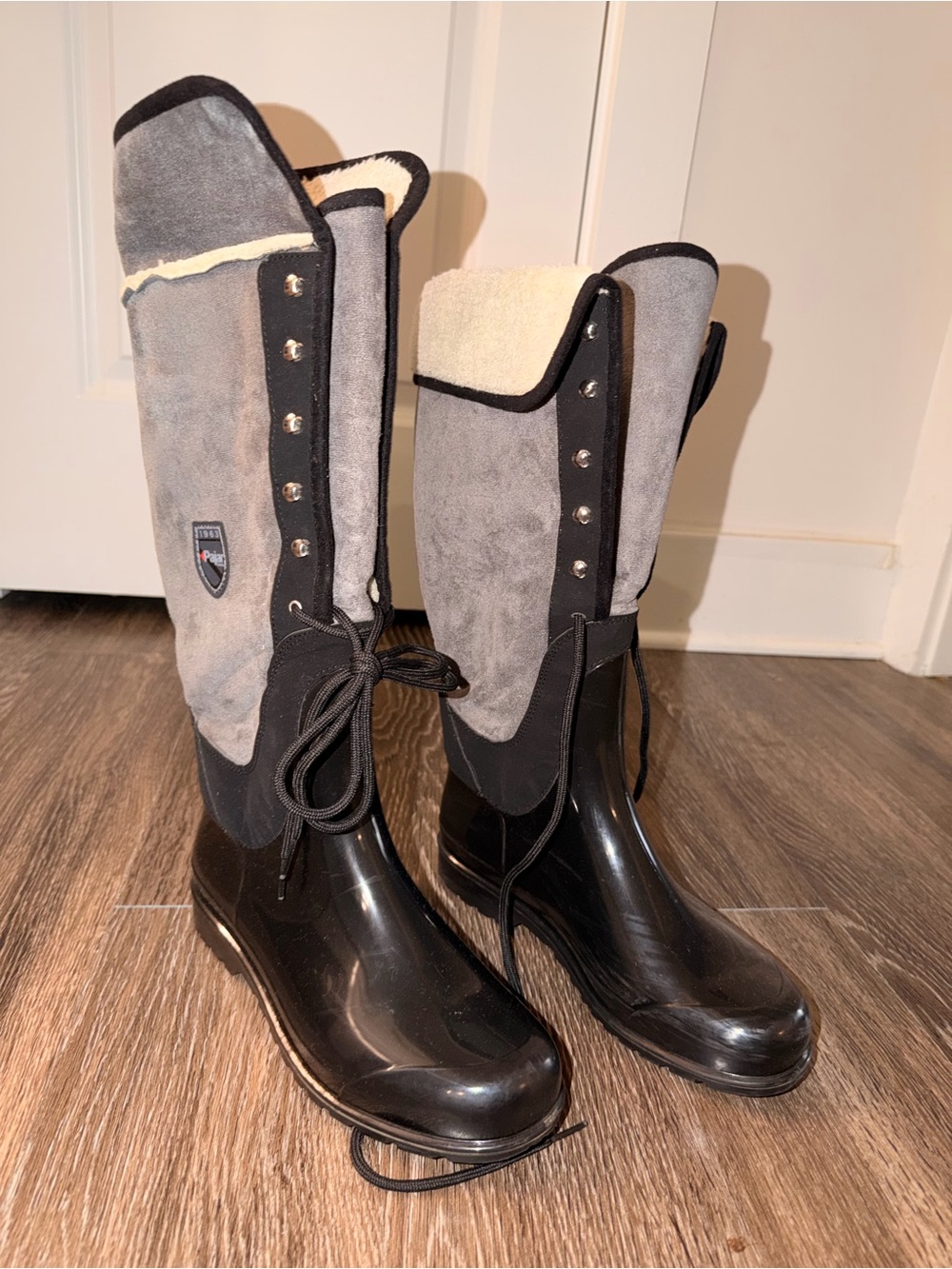 Pajar Canada Women’s Black and Gray Lace-Up Insulated Winter boots